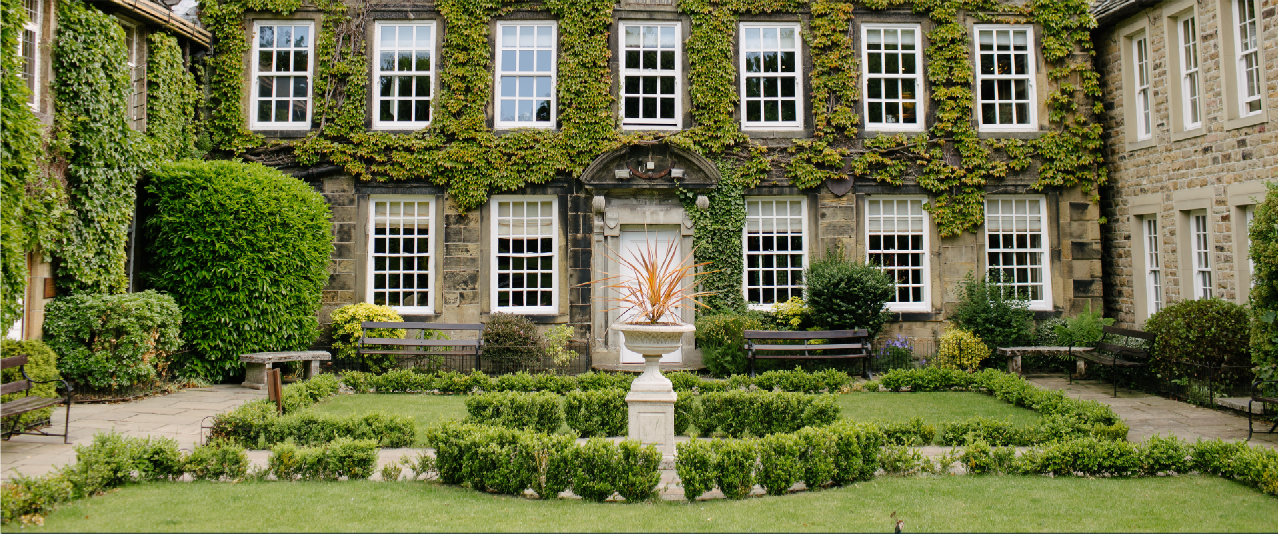 A grand courtyard garden